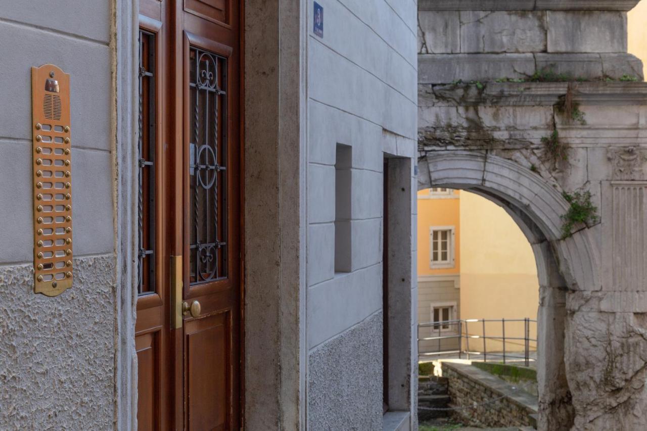Casa Vacanze Penelope In Centro Storico Триест Екстериор снимка