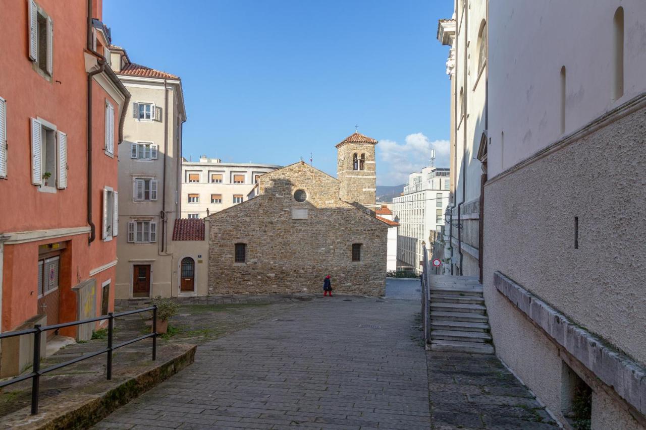Casa Vacanze Penelope In Centro Storico Триест Екстериор снимка
