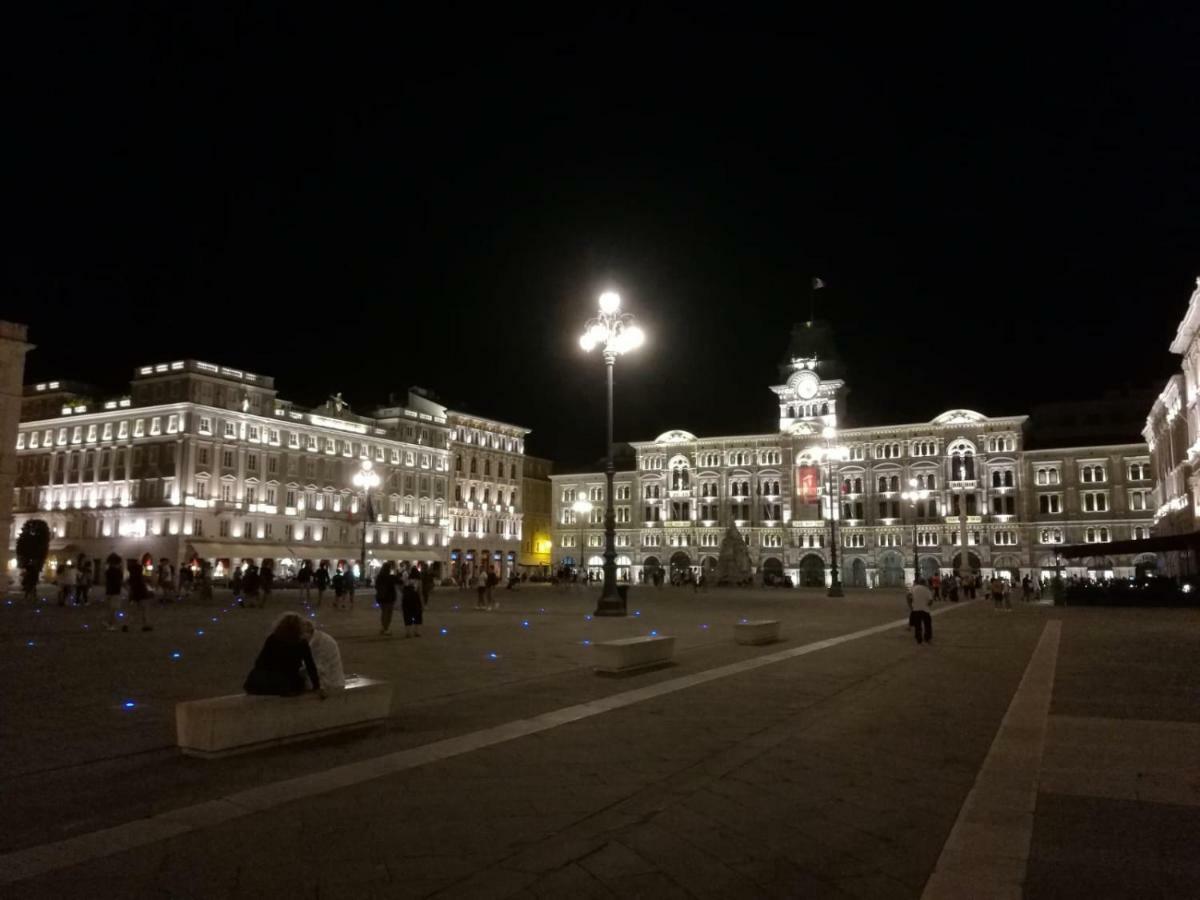 Casa Vacanze Penelope In Centro Storico Триест Екстериор снимка